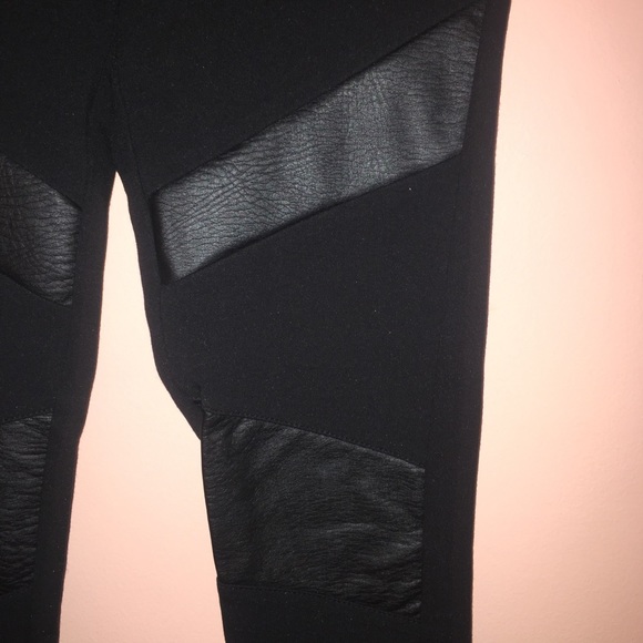 Size XS Material Girl Leggings w Pleather Panels - Picture 3 of 5